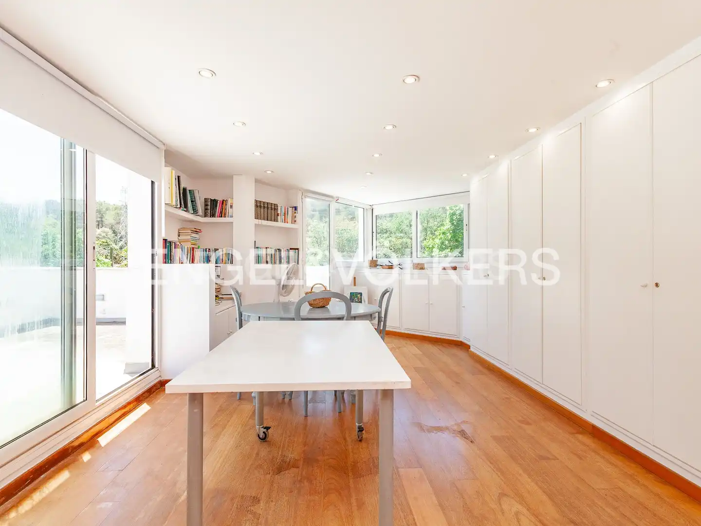 Exterior view of Houses for sale in Sant Cugat del Vallès  with Air Conditioner, Heating and Private garden