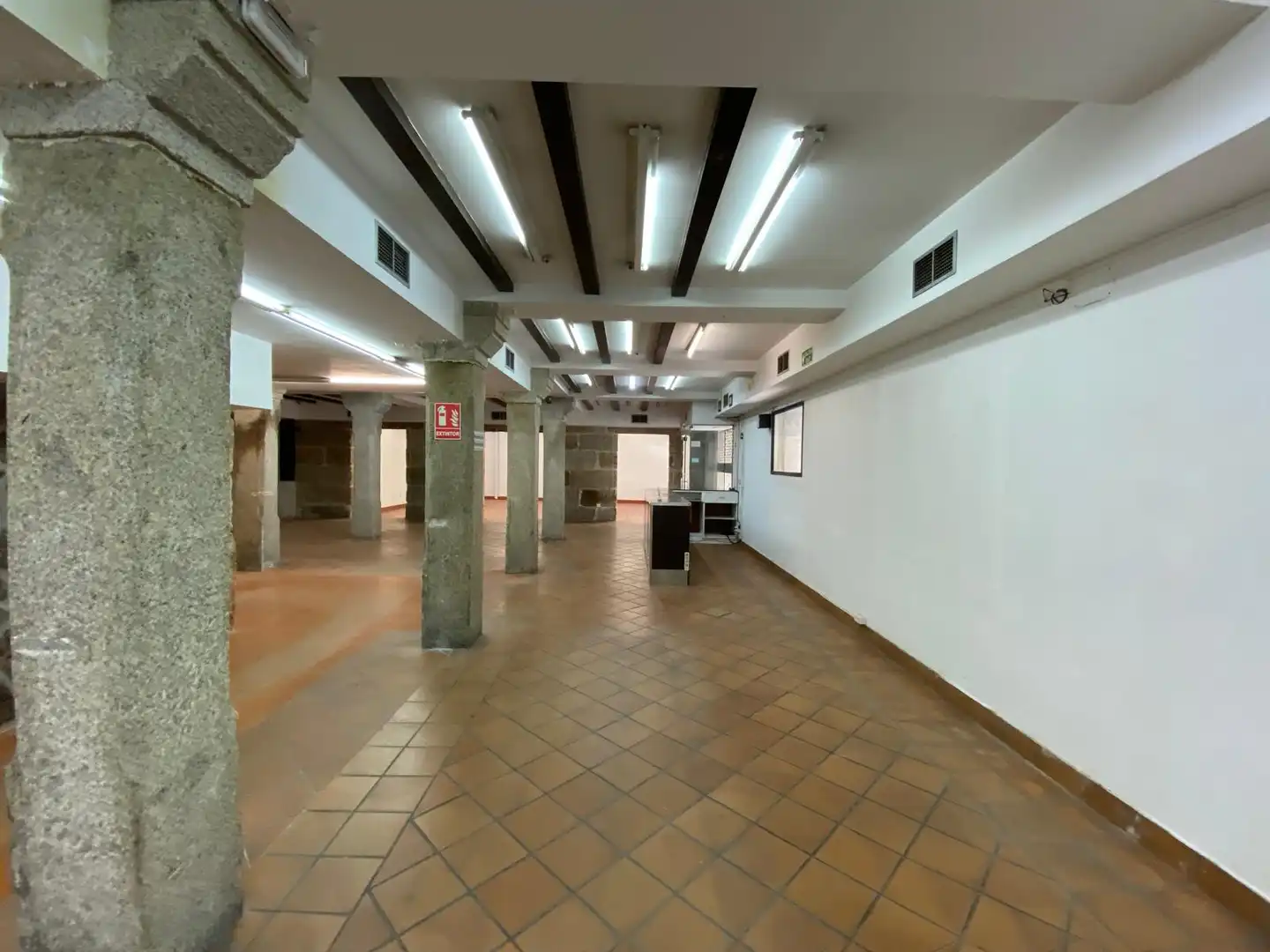Local de alquiler en Ourense Capital  con Calefacción, Terraza y Amueblado