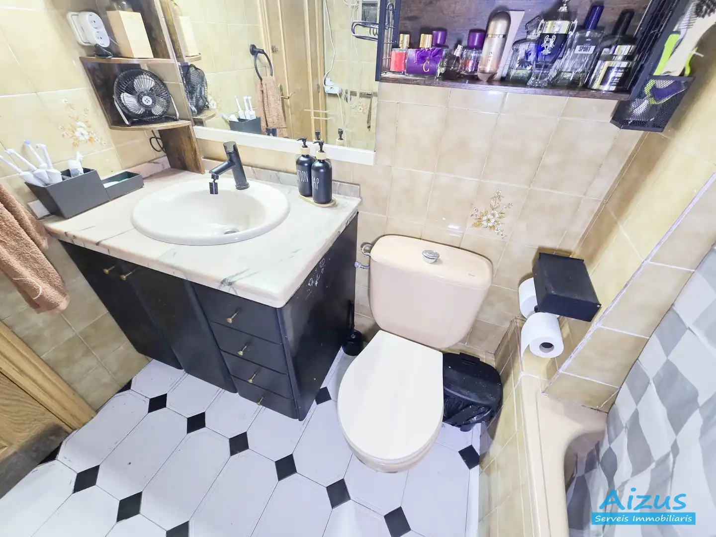 Baño de Piso en venta en Ripollet con Aire acondicionado, Horno y Balcón