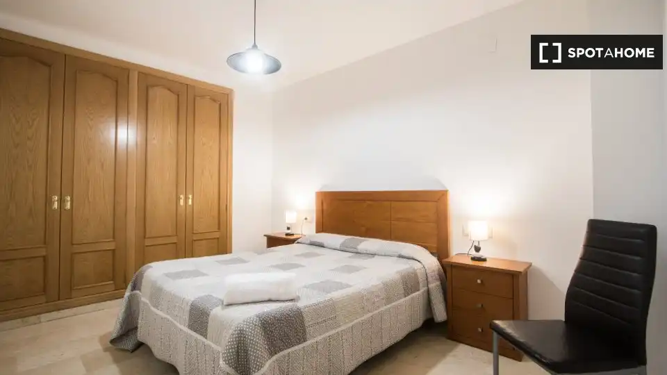 Room in Ensanche - Diputación