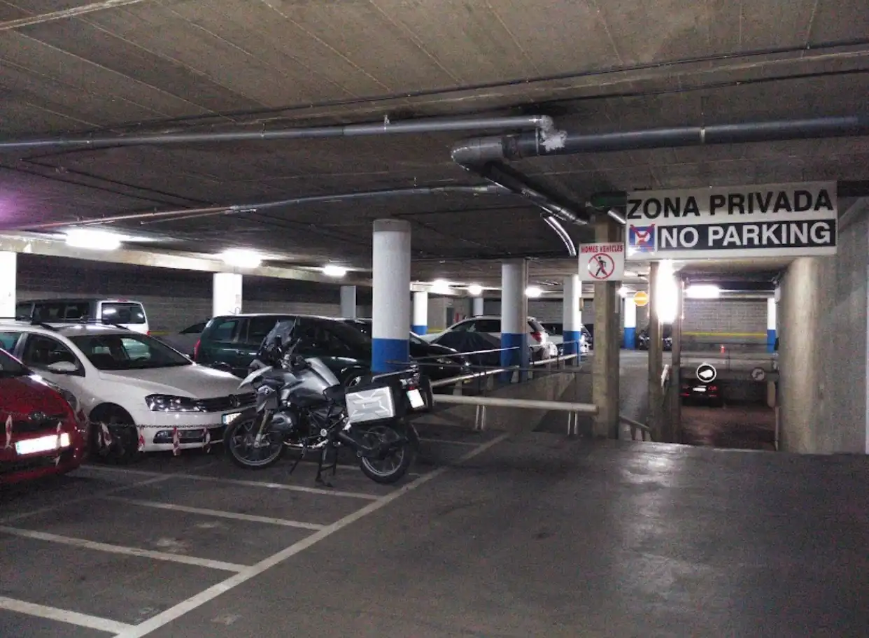 Parking de Garaje de alquiler en Sant Cugat del Vallès con Alarma