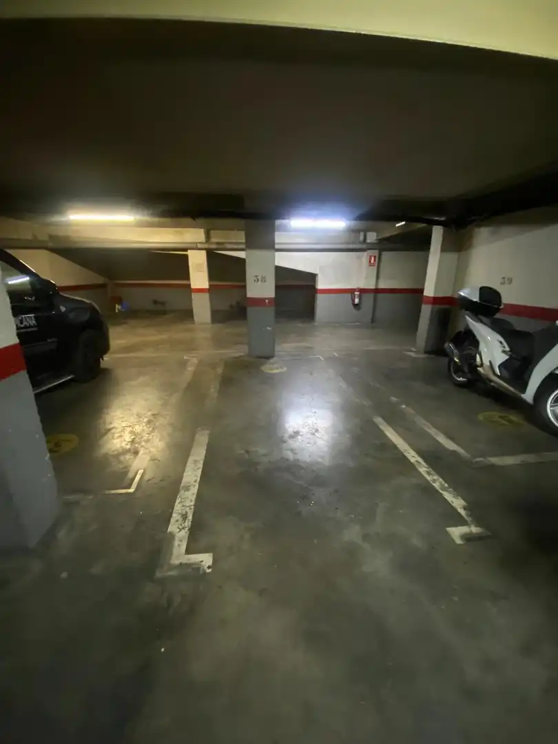 Garage for rent in Girona, Girona