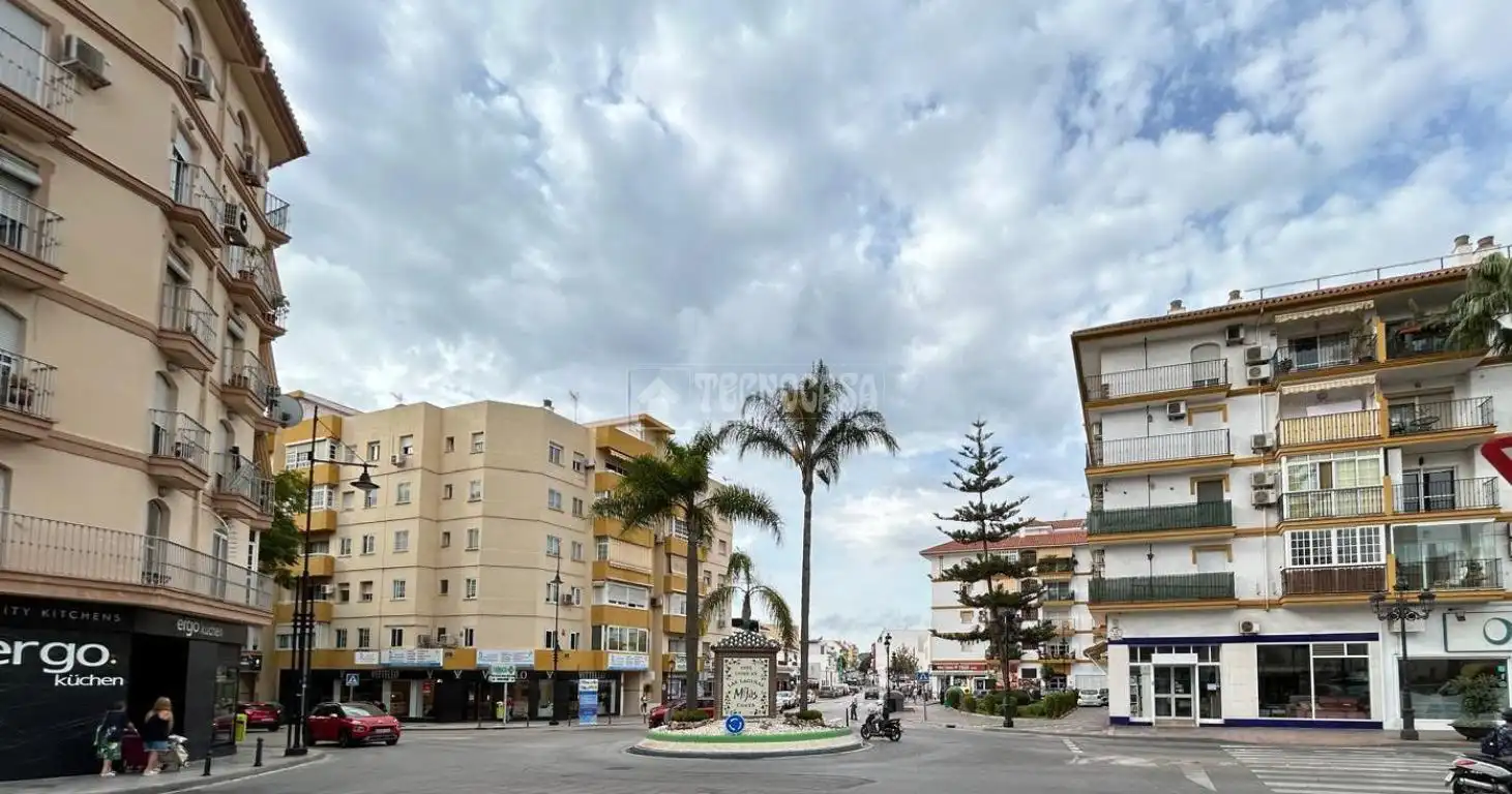 Vista exterior de Casa o xalet de lloguer en Fuengirola amb Aire condicionat i Balcó