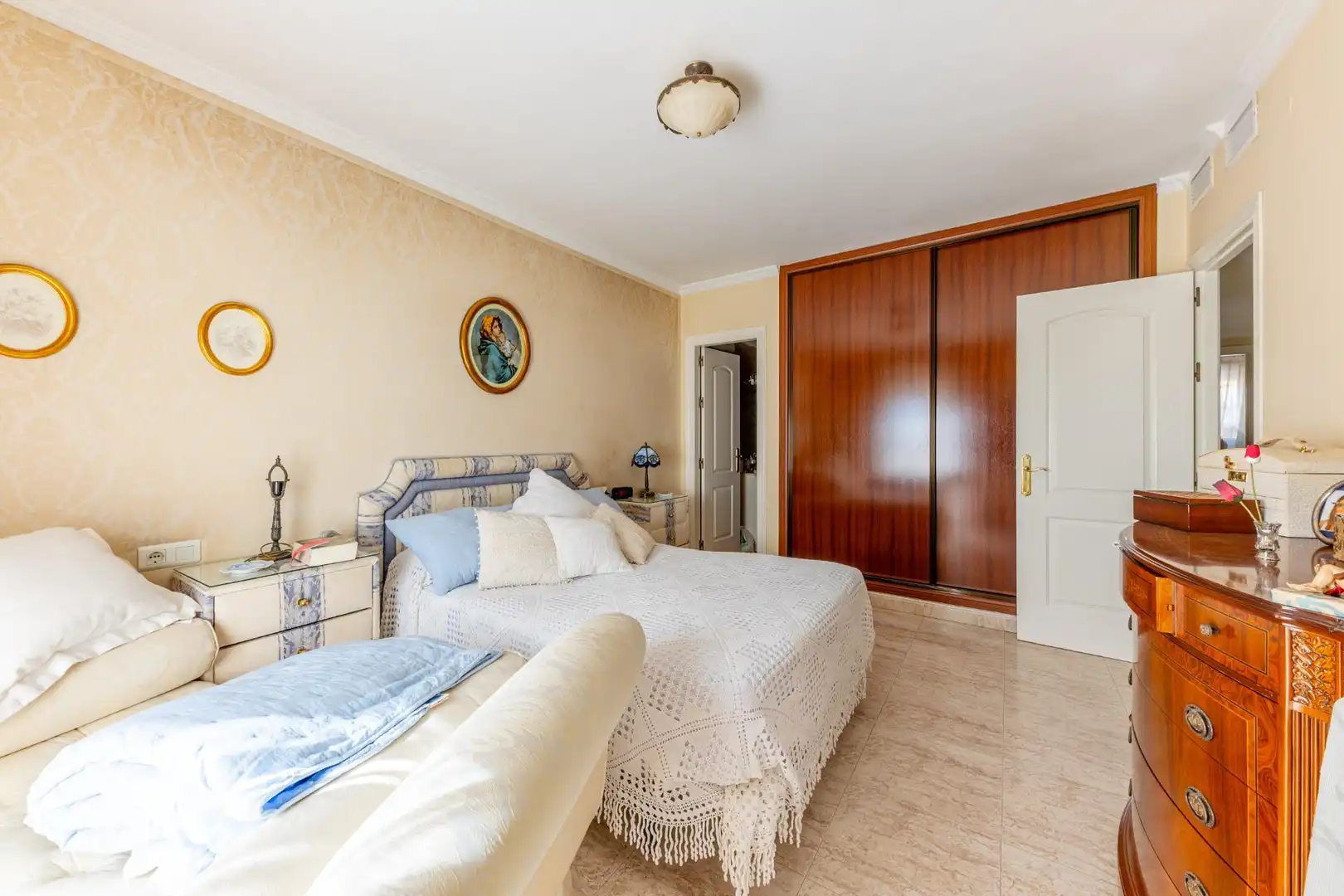 Casa aparellada amb terrassa en venda a Calle Calle Mistral, imagen 10