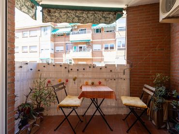 Pis amb ascensor en venda a Pintor Ismael de la Serna 75