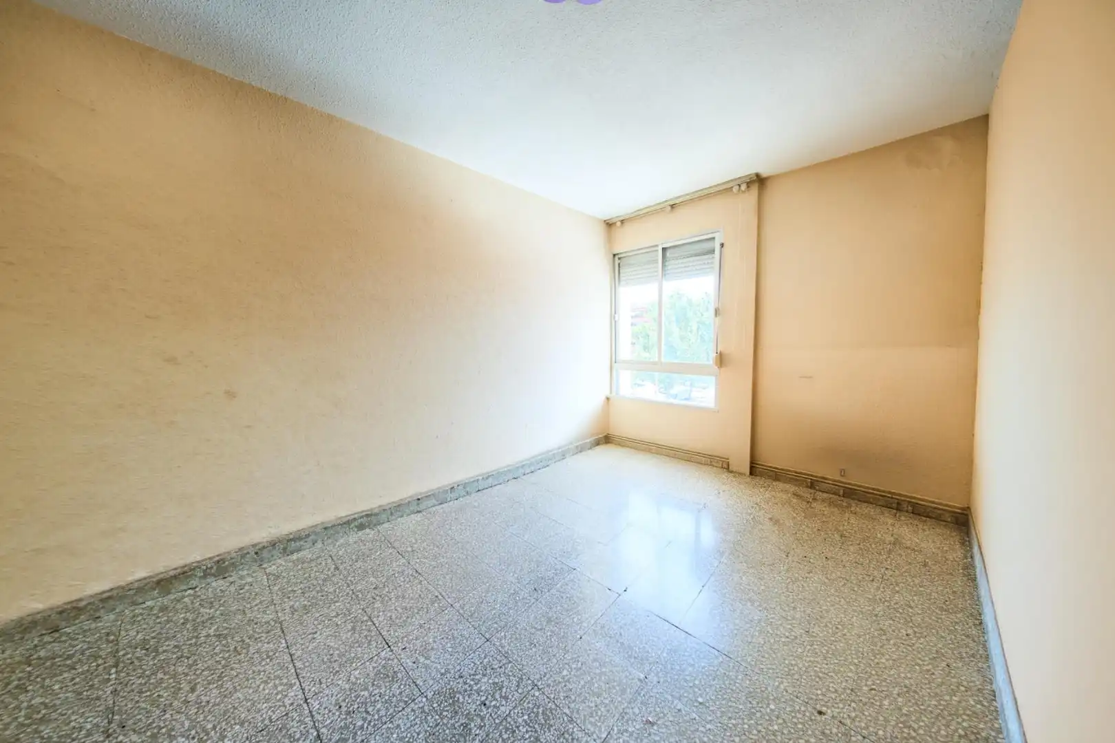 Habitación de Piso en venta en Granada con Calefacción