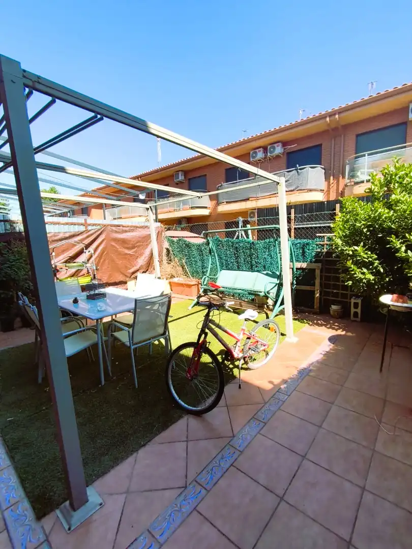 Terrassa de Casa adosada en venda en Seseña amb Aire condicionat, Calefacció i Jardí privat
