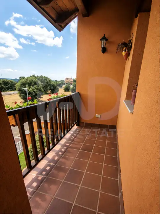Terrassa de Casa adosada en venda en Valverde de la Virgen amb Calefacció