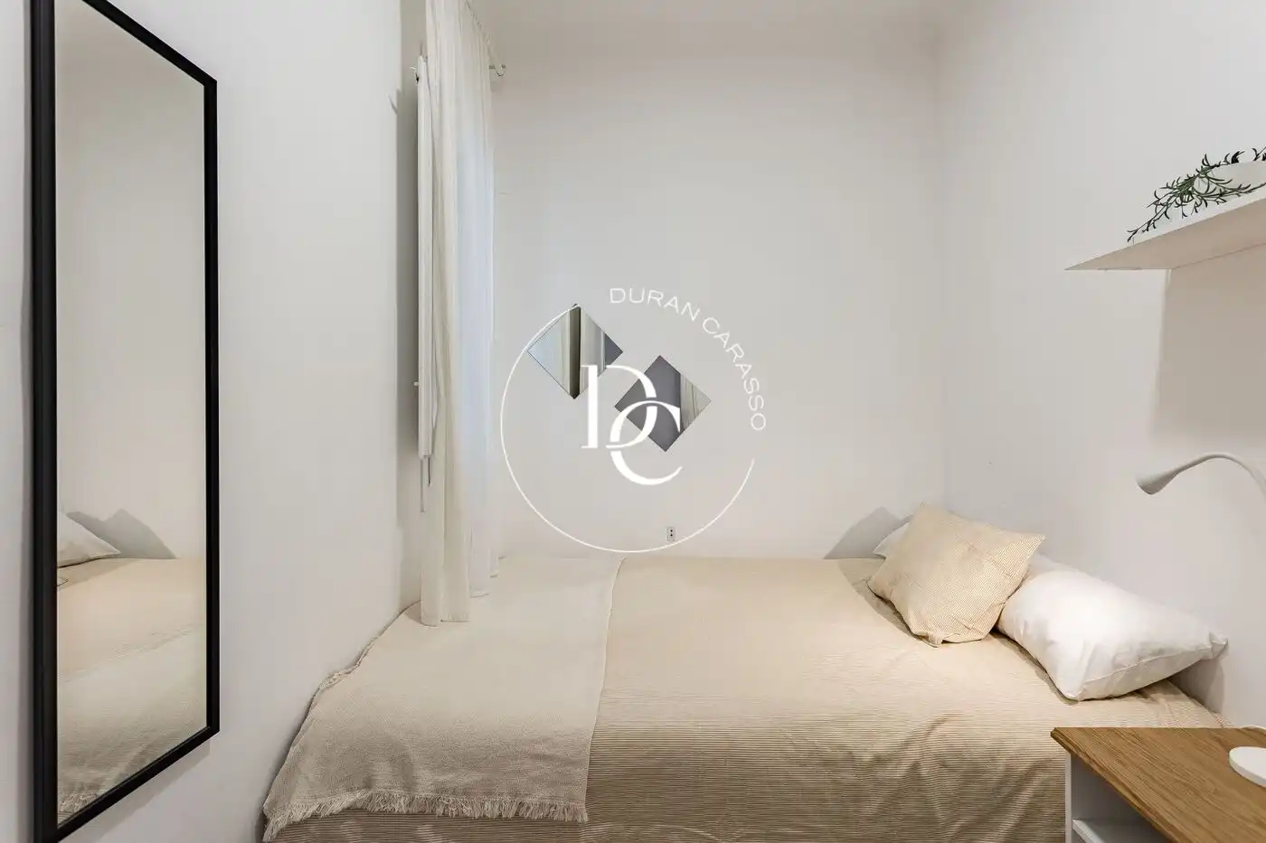 Bedroom of Flat for sale in Barcelona  with Air Conditioner, Heating and Furnished