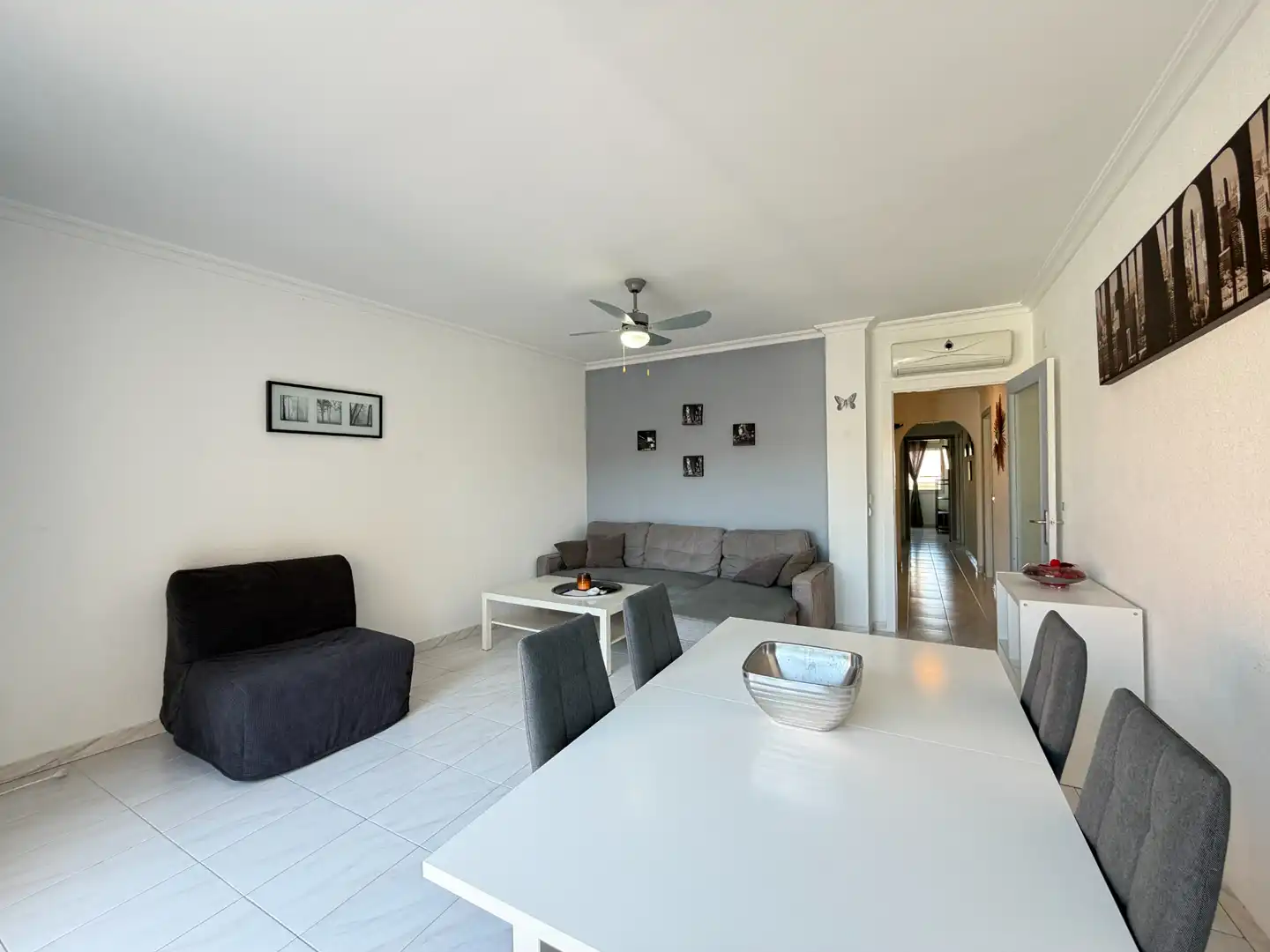 Sala de estar de Apartamento en venta en Roses con Aire acondicionado, Terraza y Amueblado