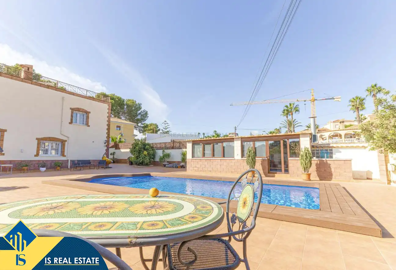 Chalet con terraza en venta en Los Balcones - Los Altos, imagen 2