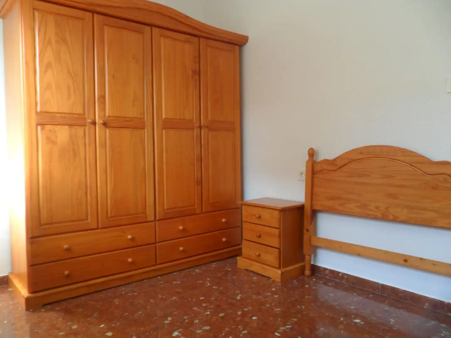 Schlafzimmer von Dachboden zur Miete in Maracena mit Terrasse, Abstellraum und Möbliert