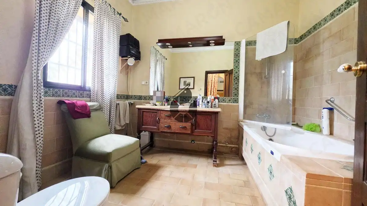 Baño de Finca rústica en venta en Almensilla con Aire acondicionado y Jardín privado