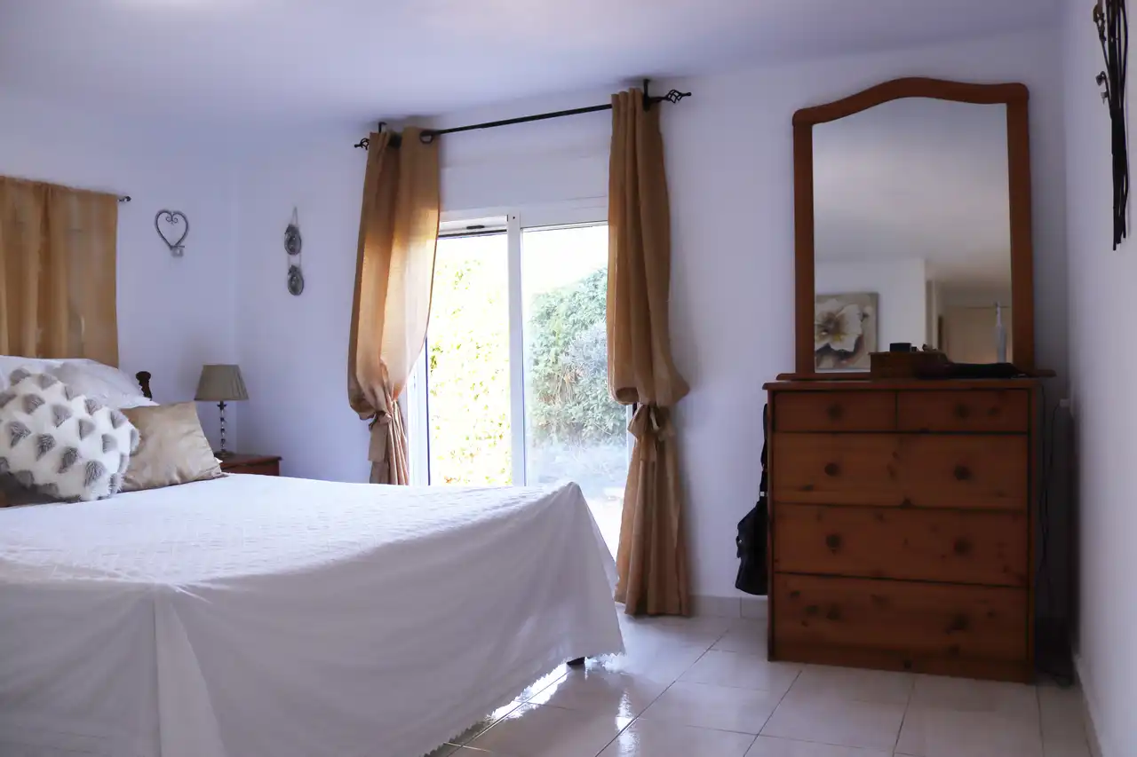 Bedroom of Houses for sale in Orba  with Swimming Pool
