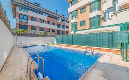 Swimming pool of Flat for sale in Boadilla del Monte  with Terrace