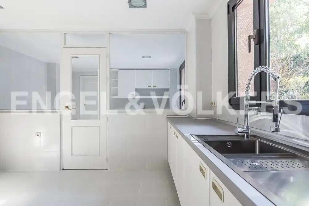 Kitchen of Houses for rent in Pozuelo de Alarcón  with Air Conditioner, Heating and Private garden