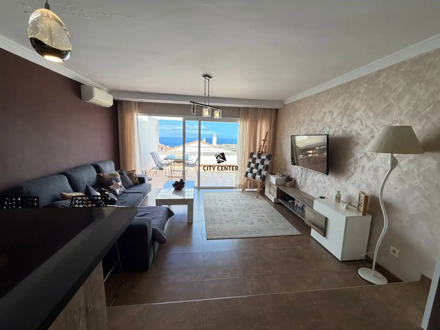 Wohnzimmer von Dachboden zum Verkauf in Adeje mit Klimaanlage, Terrasse und Möbliert