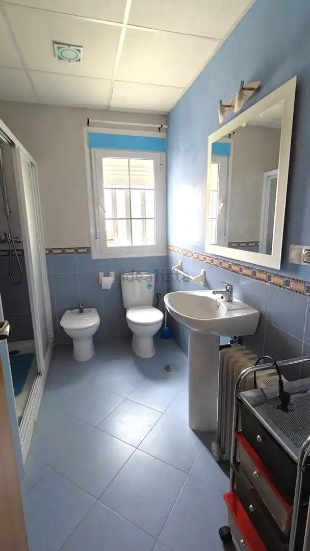 Badezimmer von Wohnung zur Miete in Cáceres mit Klimaanlage, Heizung und Möbliert