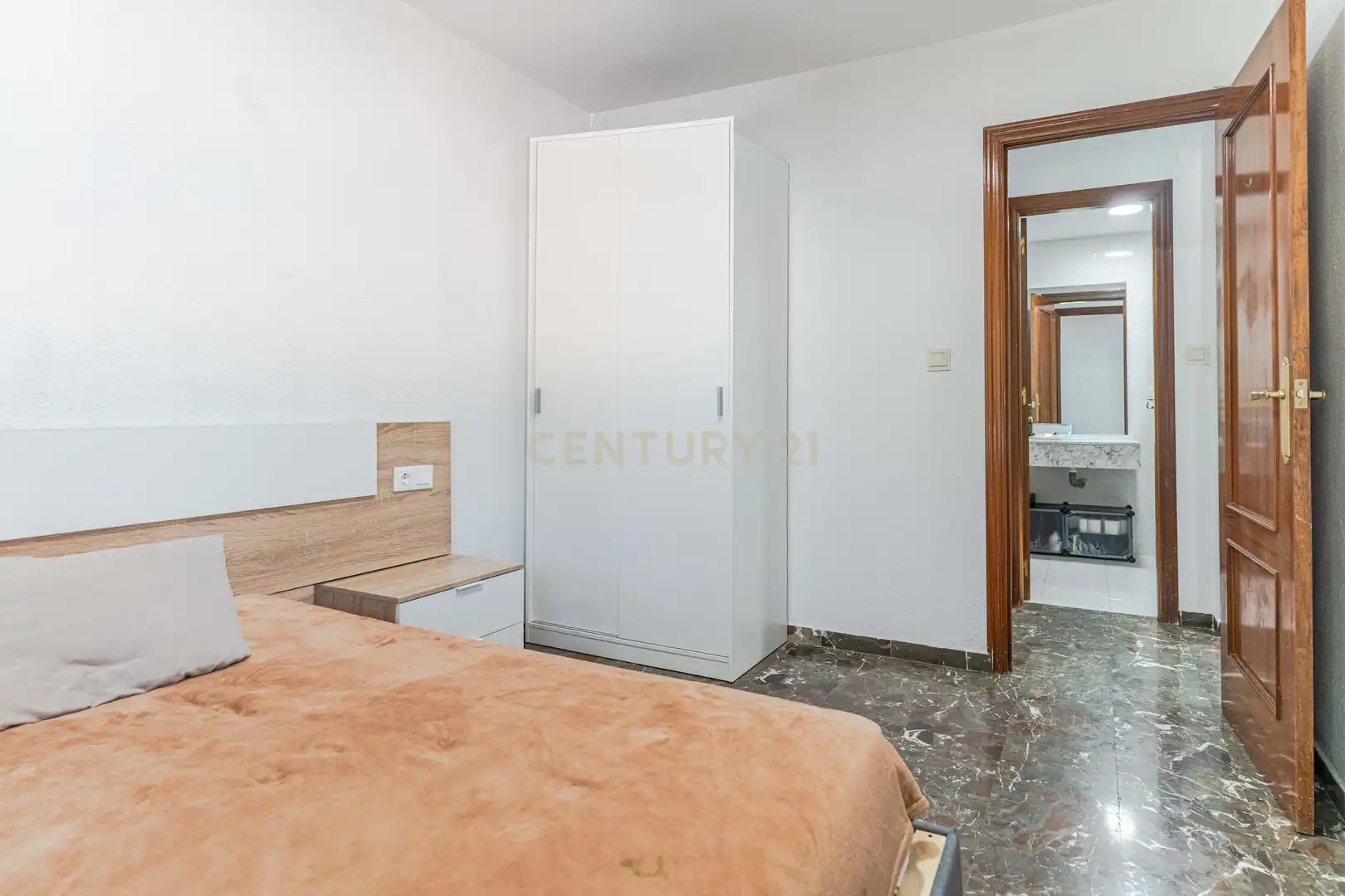 Habitación de Apartamento en venta en Granada con Aire acondicionado