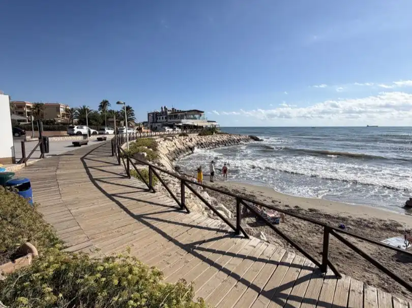 Vista exterior de Piso en venta en Torrevieja con Aire acondicionado y Terraza