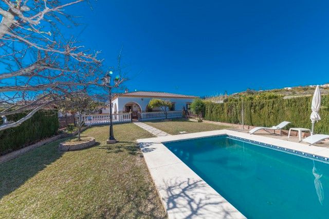 Jardí de Casa o xalet en venda en Estepona amb Aire condicionat, Traster i Moblat