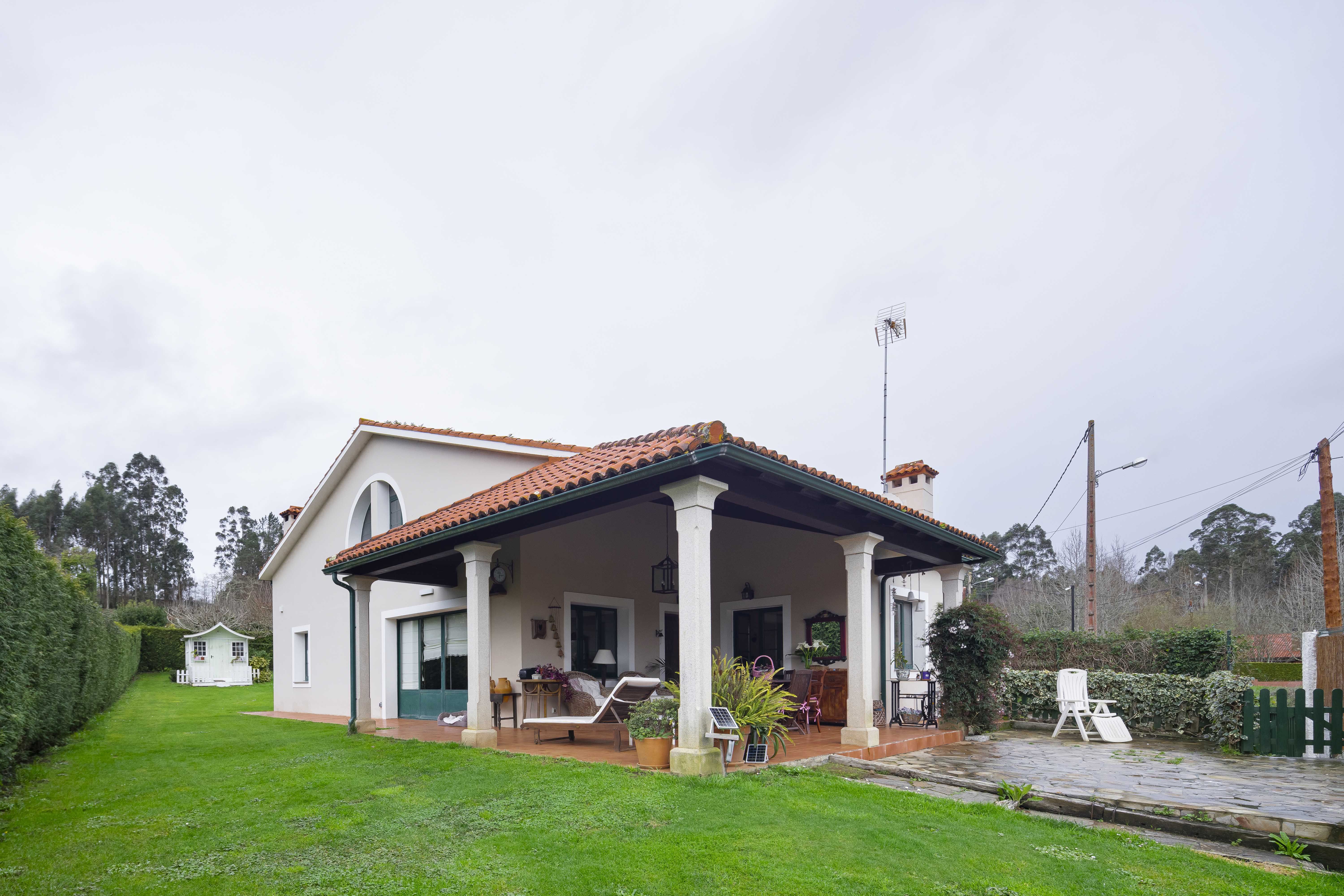 Vista exterior de Casa o xalet en venda en Sada (A Coruña) amb Calefacció i Jardí privat