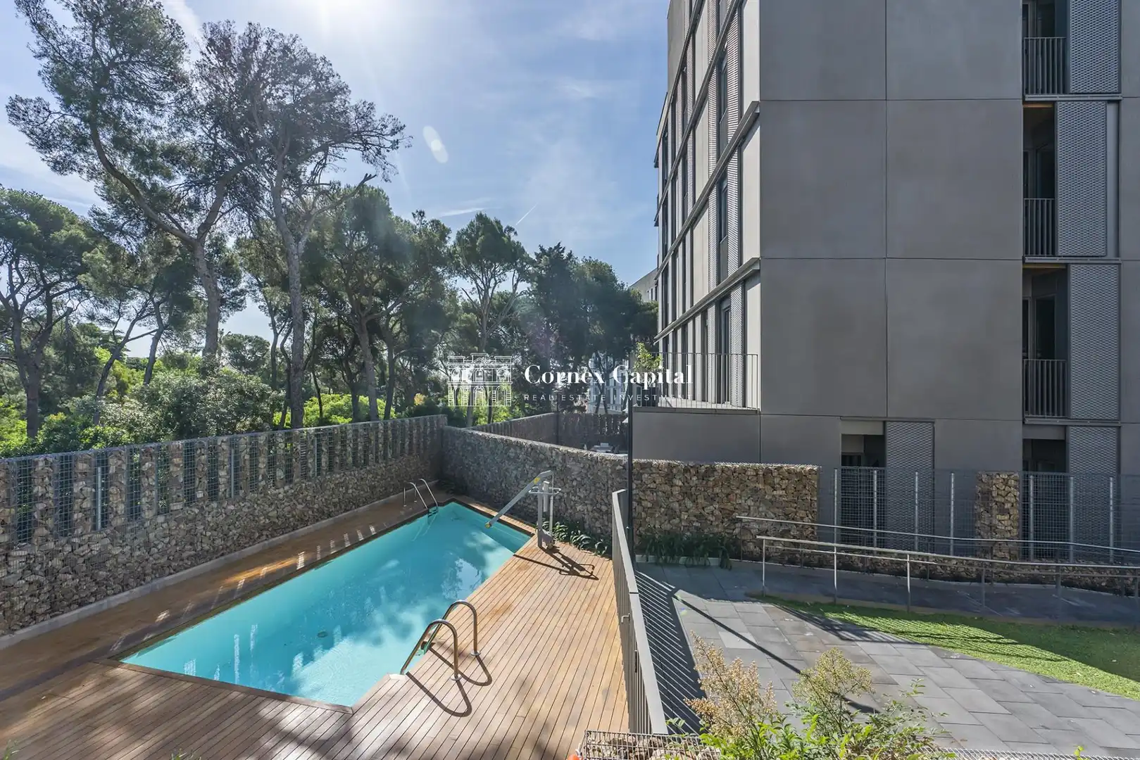 Swimming pool of Flat for sale in Barcelona  with Air Conditioner, Heating and Private garden