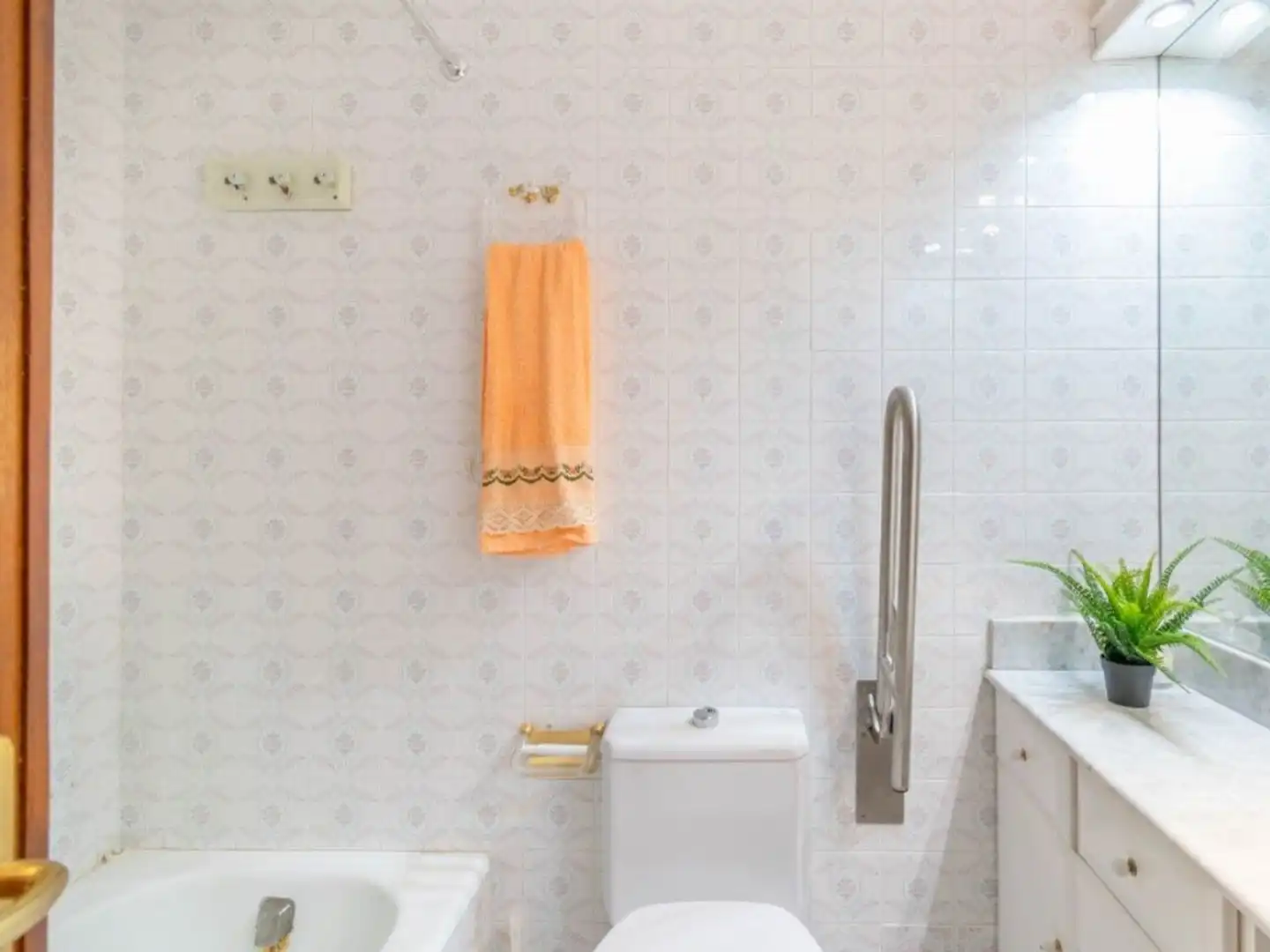 Bathroom of Flat for sale in  Pamplona / Iruña  with Heating and Storage room