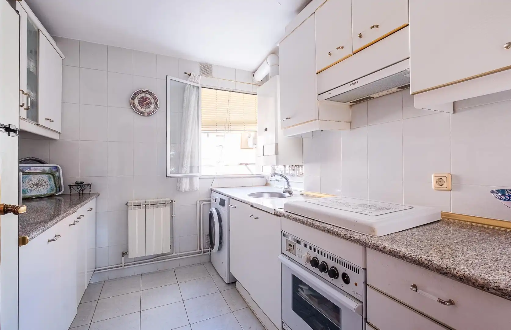 Cocina de Piso en venta en Madrid con Calefacción