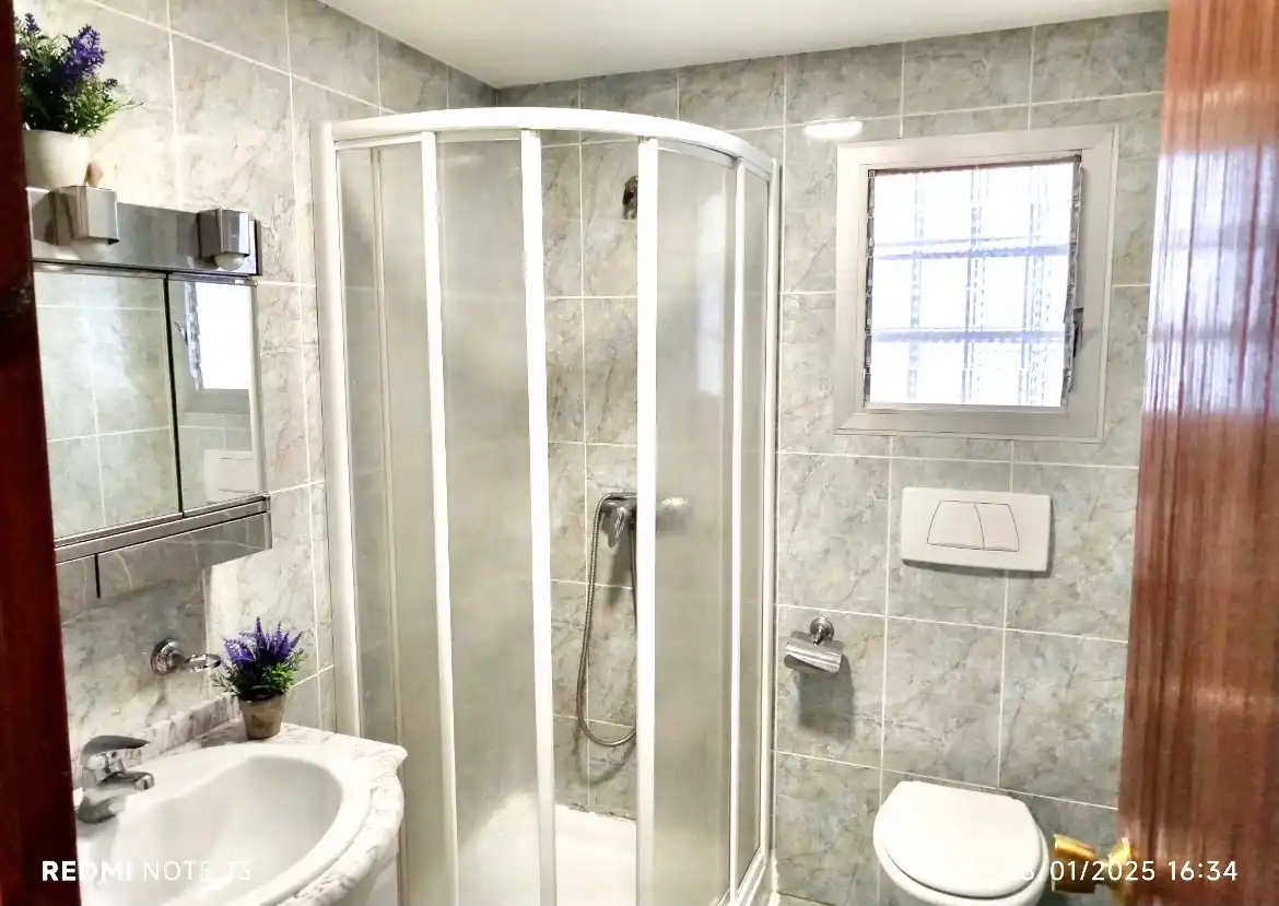 Baño de Piso para compartir en Valencia con Aire acondicionado, Calefacción y Amueblado