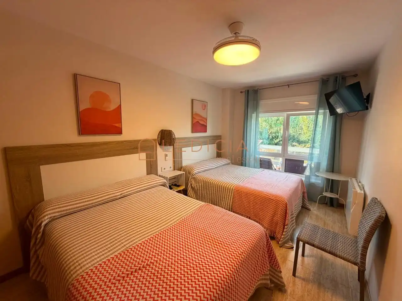 Schlafzimmer von Wohnung zur Miete in Vigo  mit Heizung, Abstellraum und Möbliert