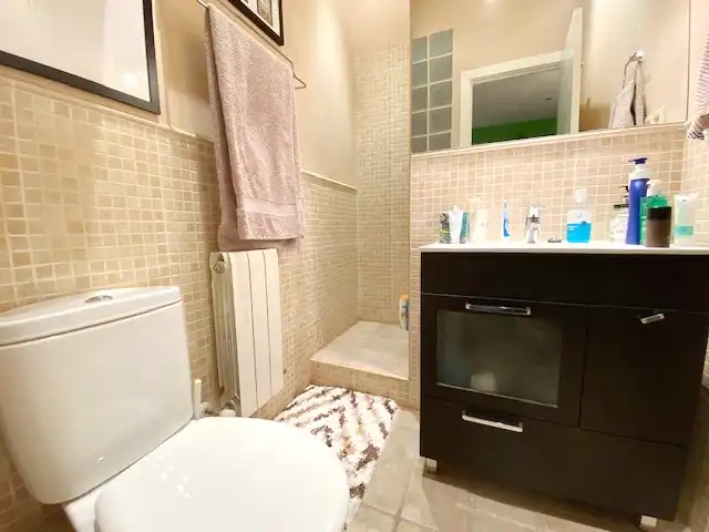 Badezimmer von Wohnung zum Verkauf in Madrid mit Klimaanlage, Heizung und Möbliert
