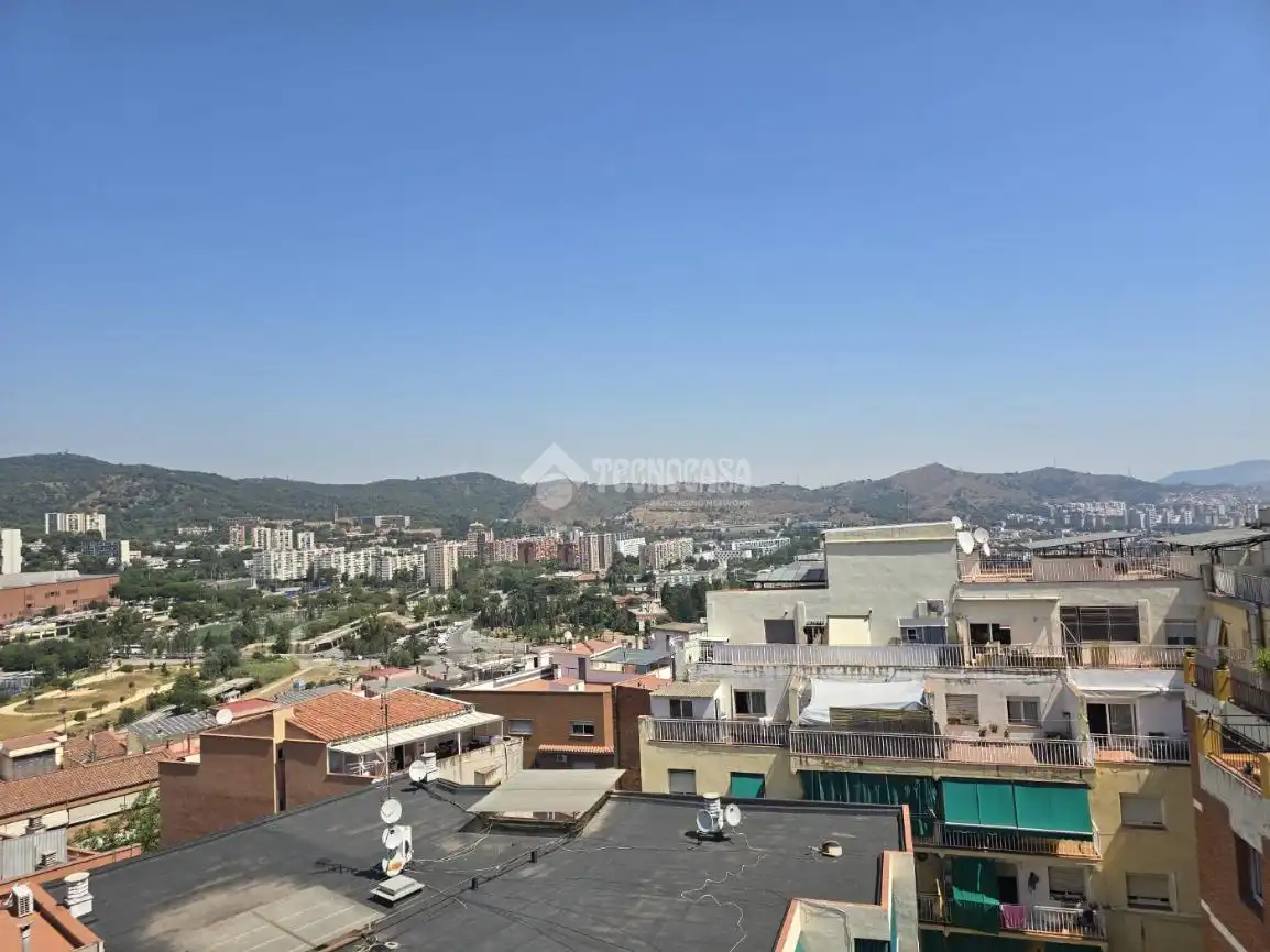 Vista exterior de Pis en venda en Barcelona amb Aire condicionat, Calefacció i Terrassa