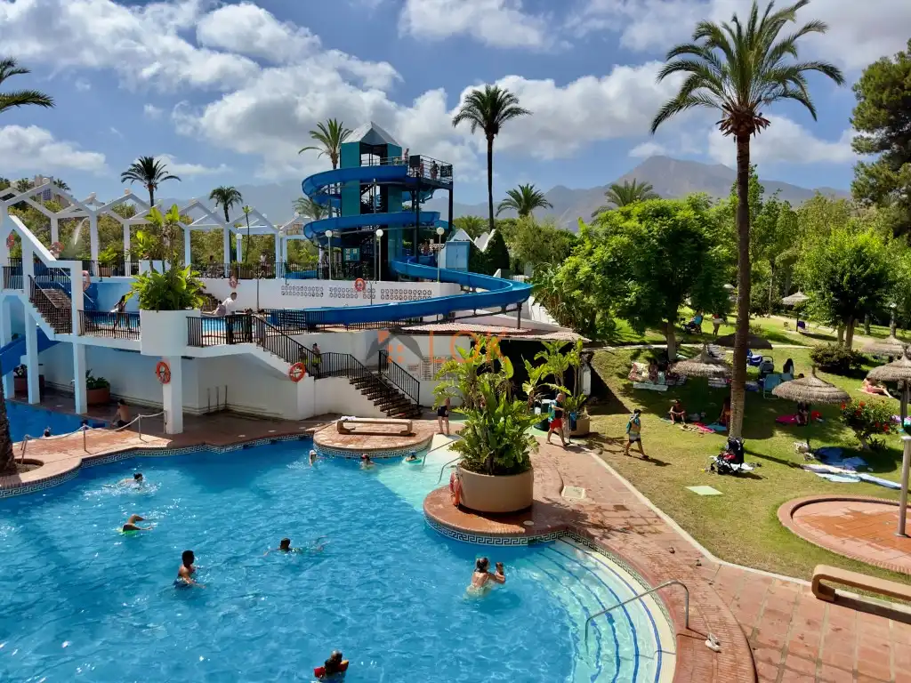Swimming pool of Flat for sale in Benalmádena