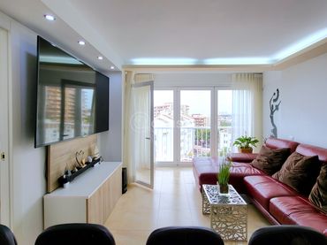 Apartamento con piscina en venta en Avenida de los Abedules 3