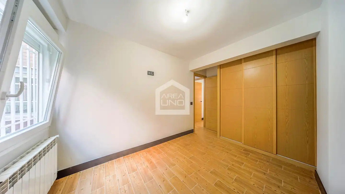 Ground floor for sale in Alcorcón  with Heating
