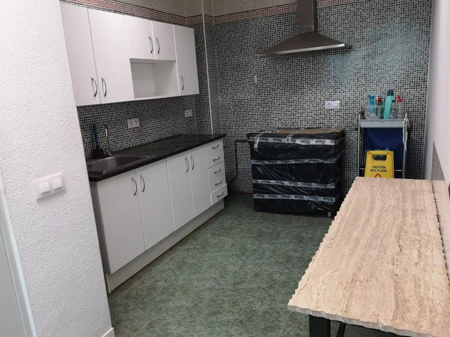 Cuina de Oficina de lloguer en Maçanet de la Selva amb Aire condicionat, Calefacció i Moblat