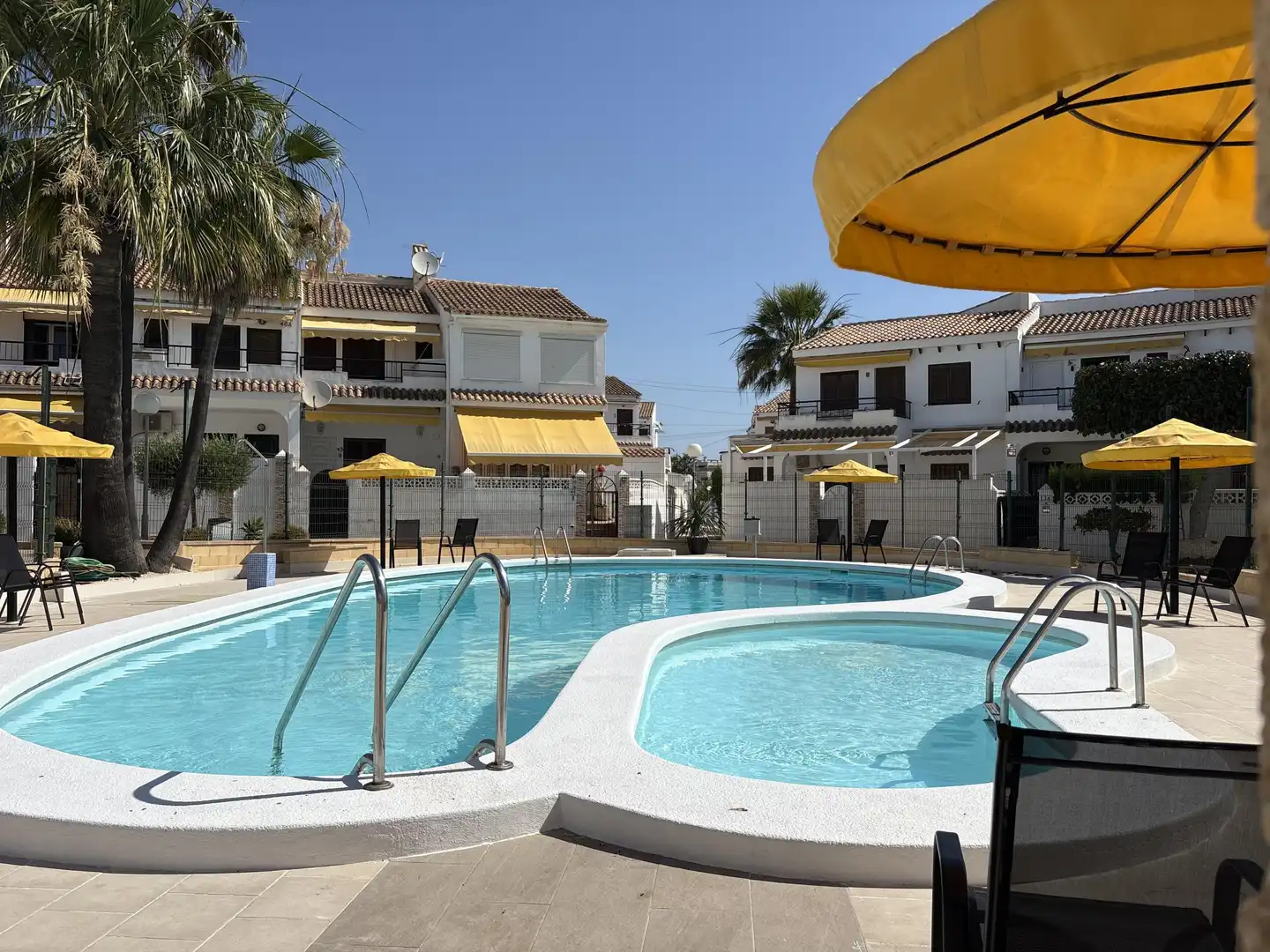 Schwimmbecken von Wohnungen zum Verkauf in Torrevieja mit Klimaanlage, Terrasse und Gemeinschaftspool