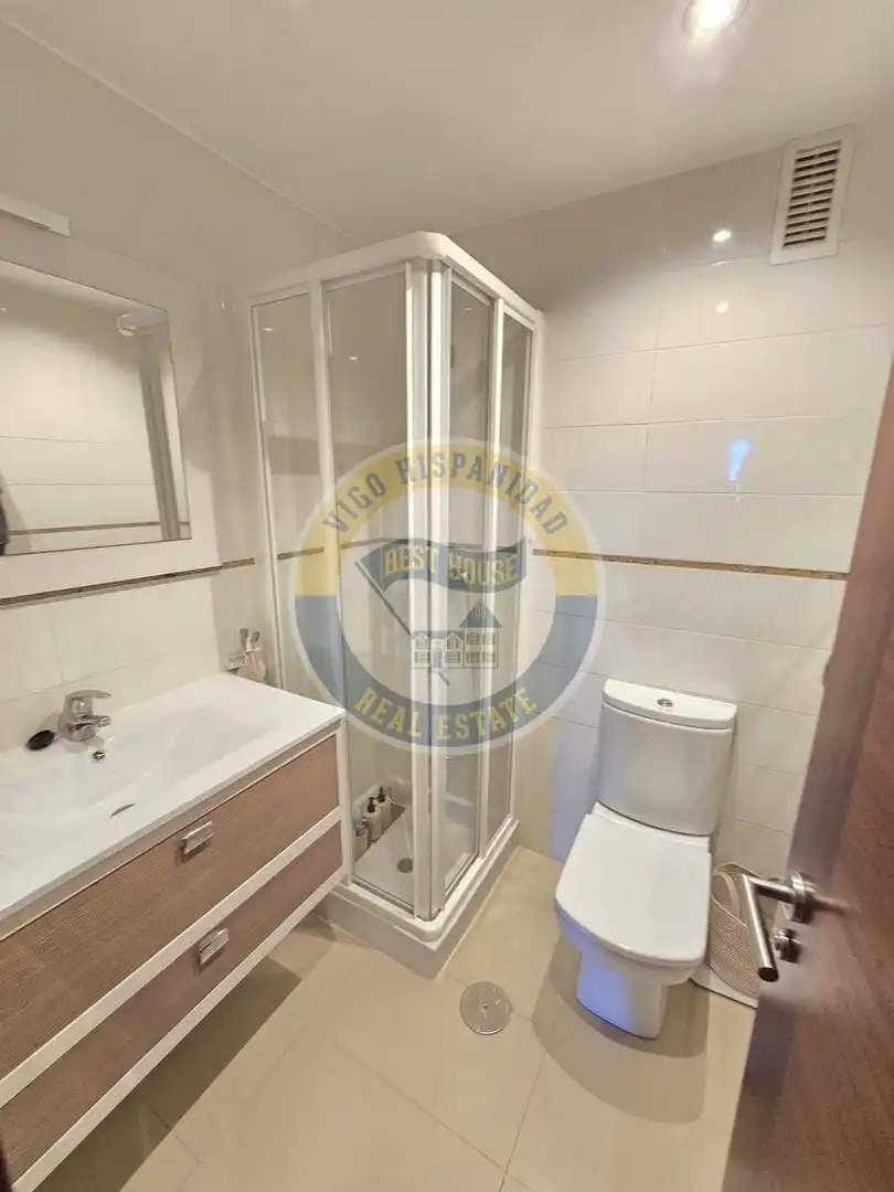 Bathroom of Flat for rent in Vigo   with Heating and Furnished