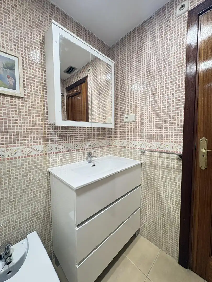 Badezimmer von Wohnung zur Miete in Madrid mit Klimaanlage, Heizung und Parkett
