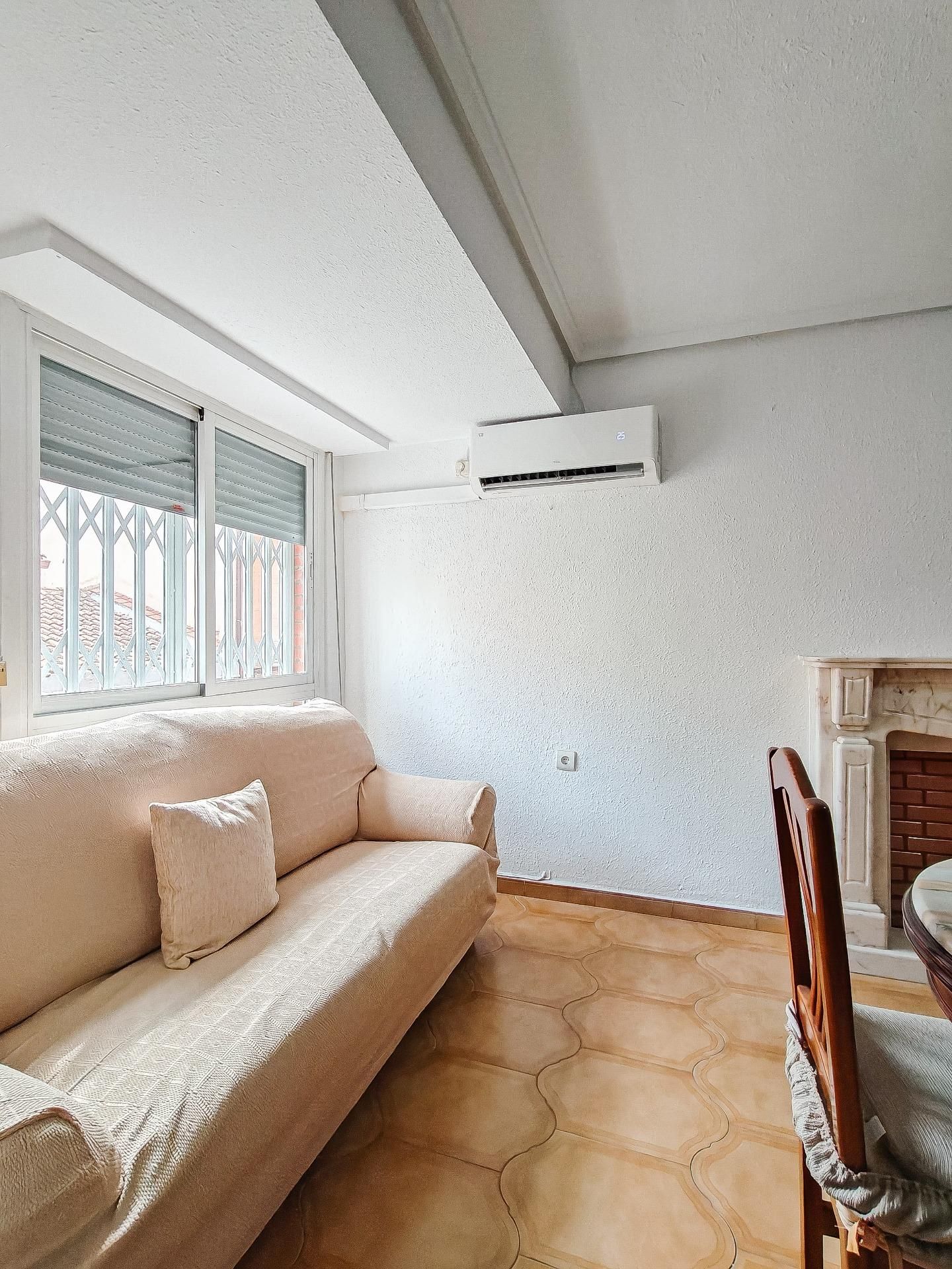 Bedroom of Flat to share in Burjassot  with Heating and Balcony