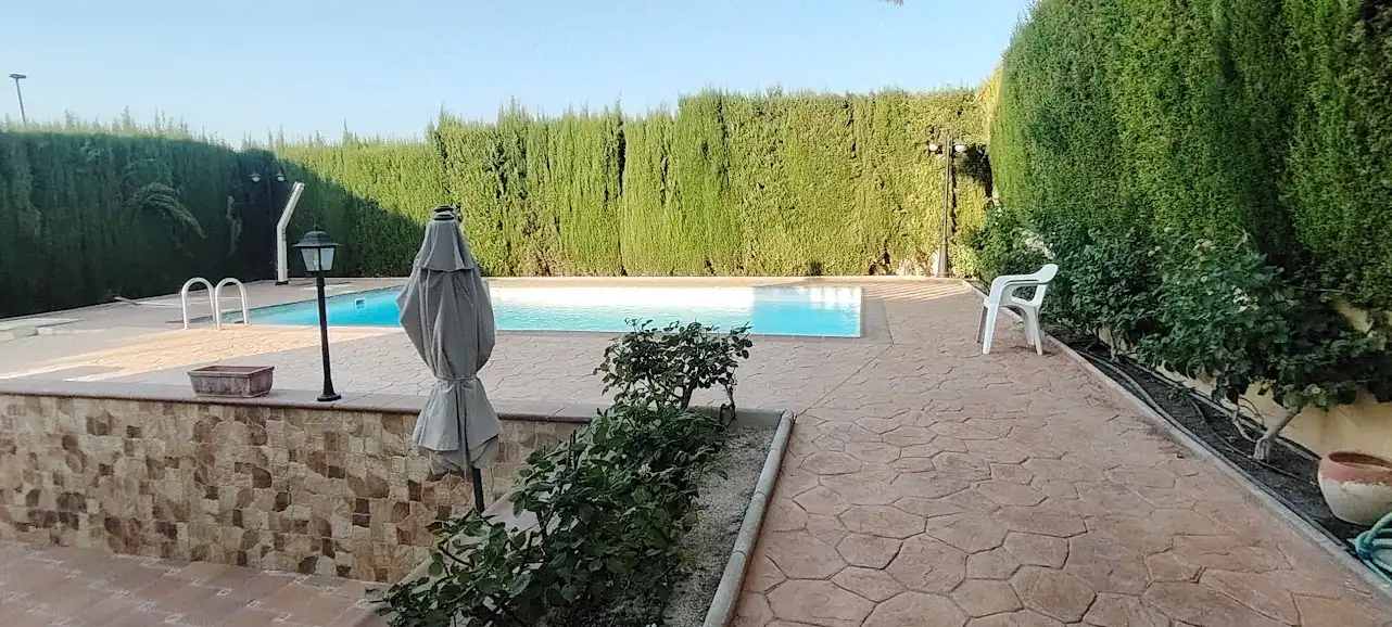 Piscina de Casa o xalet en venda en Linares amb Aire condicionat, Calefacció i Jardí privat