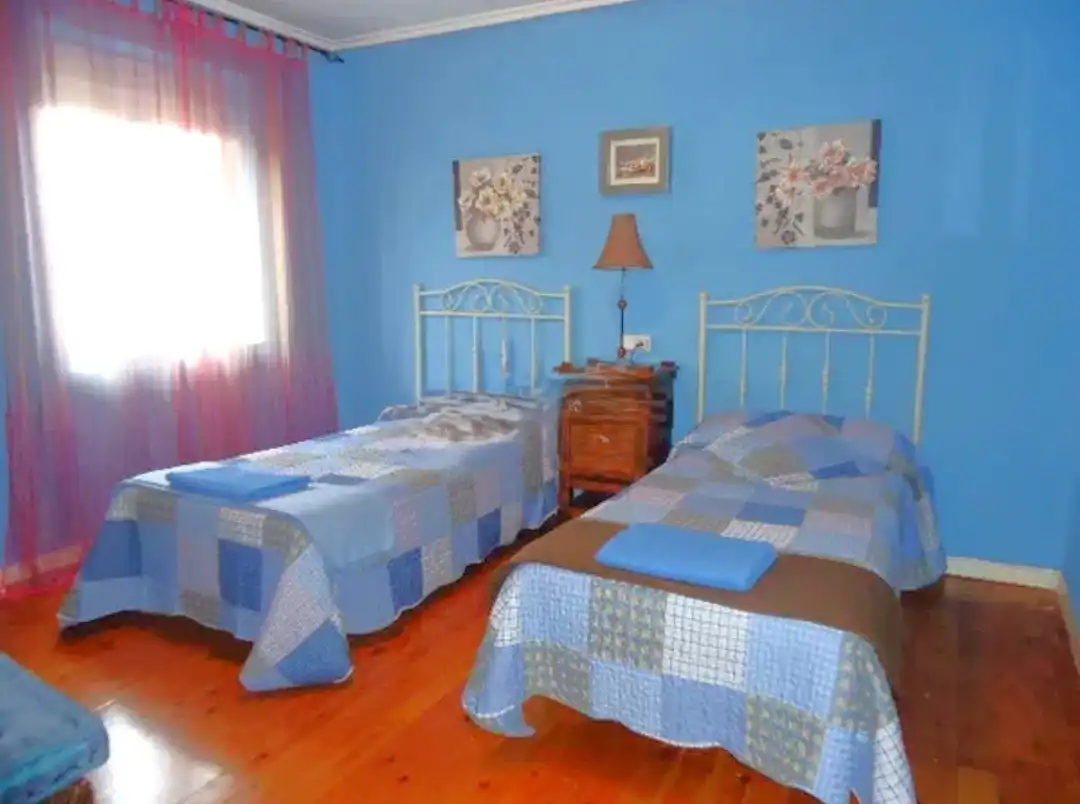 Dormitori de Casa adosada en venda en  Logroño amb Calefacció, Jardí privat i Parquet
