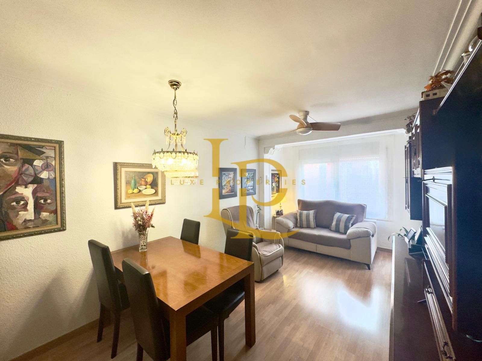 Vista exterior de Piso en venta en L'Hospitalet de Llobregat con Aire acondicionado, Calefacción y Parquet