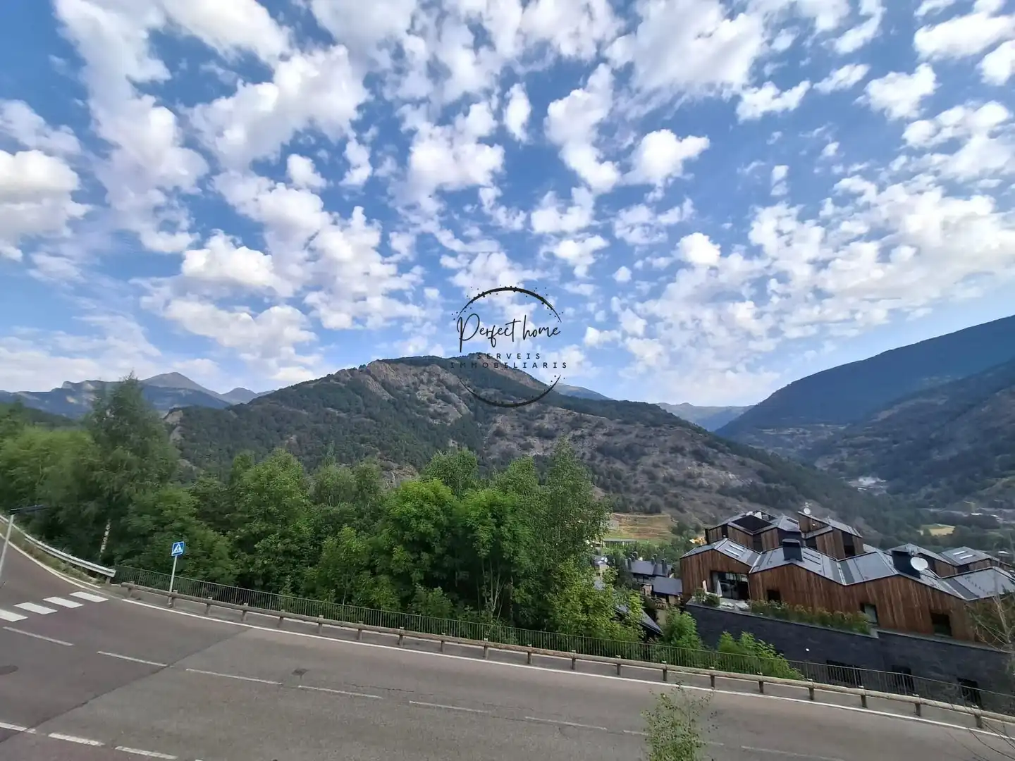 Vista exterior de Piso en venta en Ordino con Calefacción, Terraza y Trastero