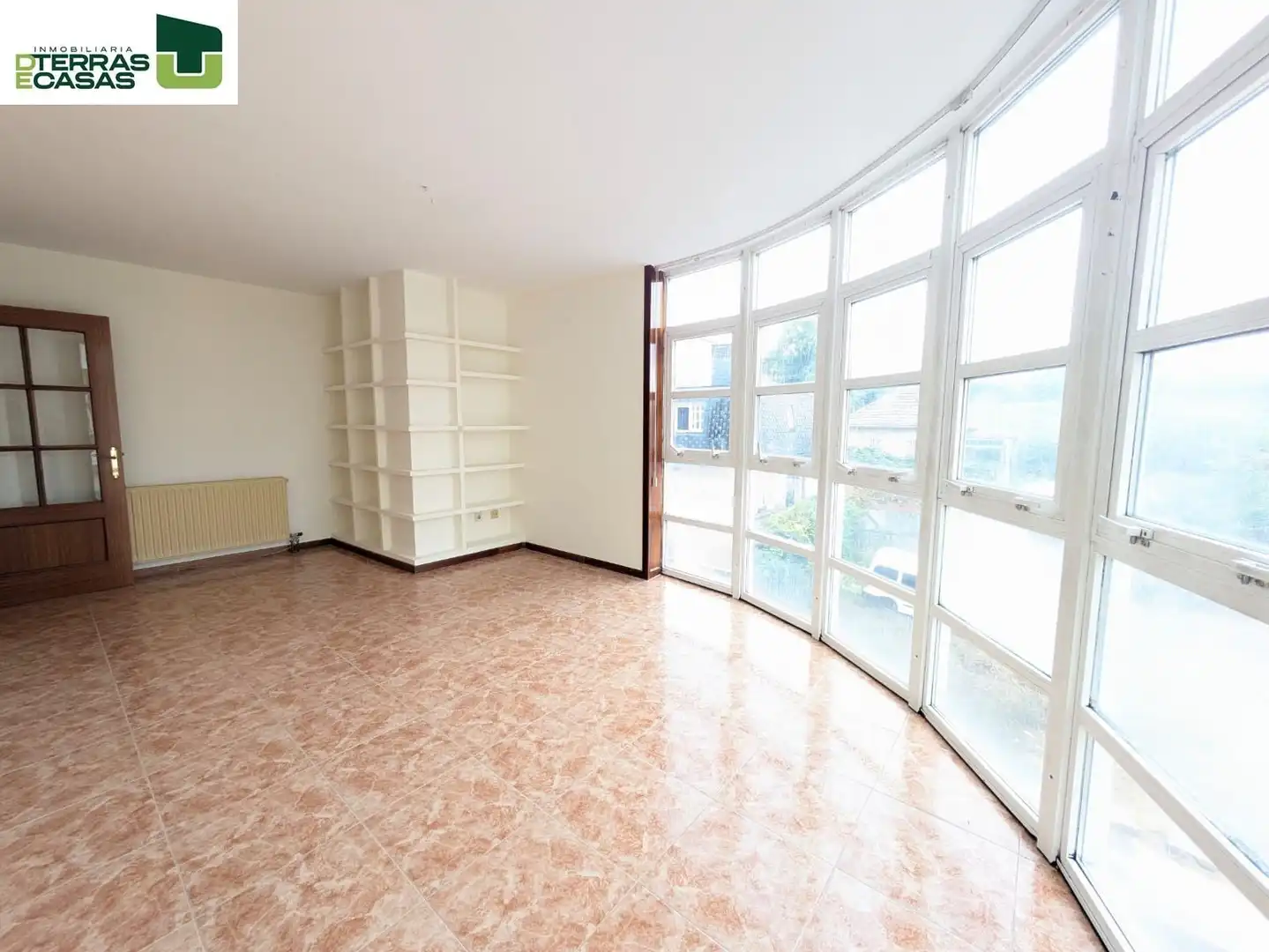 Sala d'estar de Pis en venda en Pontevedra Capital  amb Calefacció