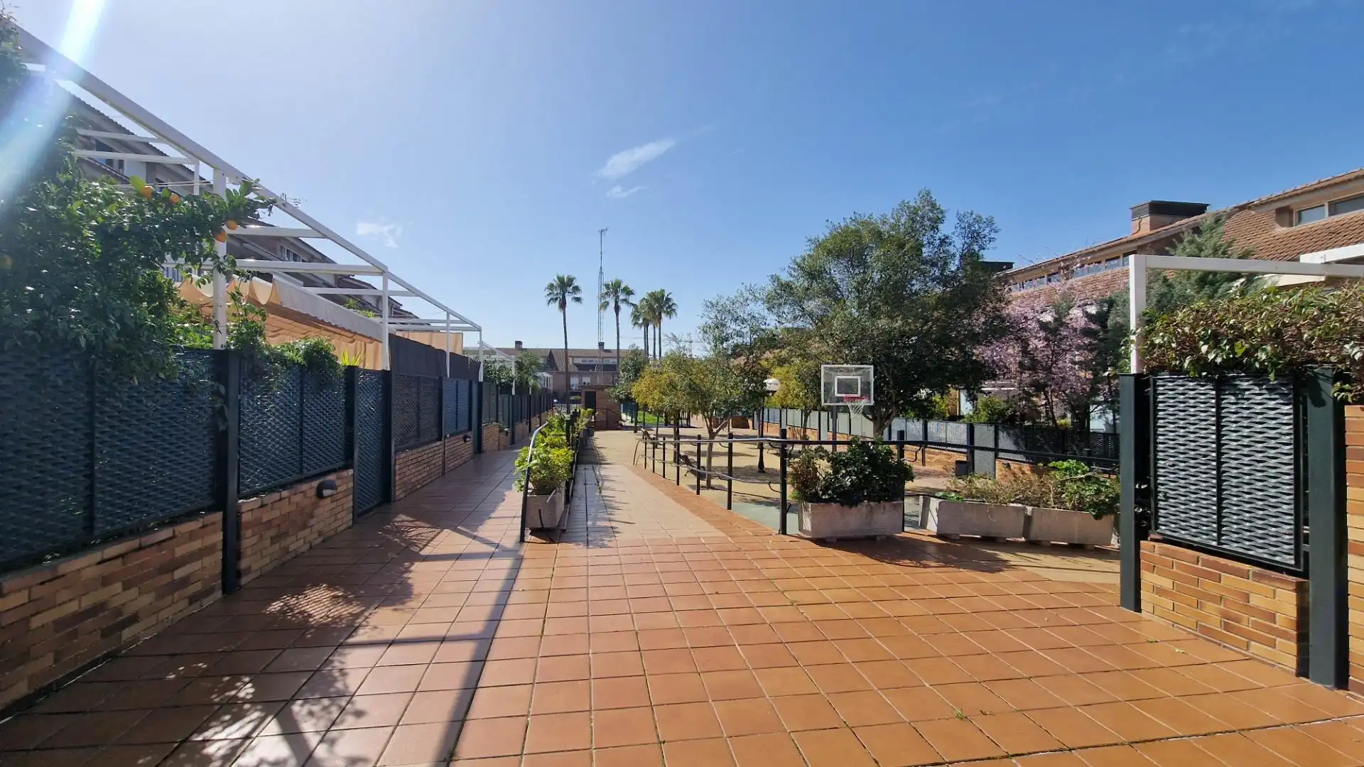 Vista exterior de Casa adosada en venda en Badajoz amb Aire condicionat, Jardí privat i Terrassa