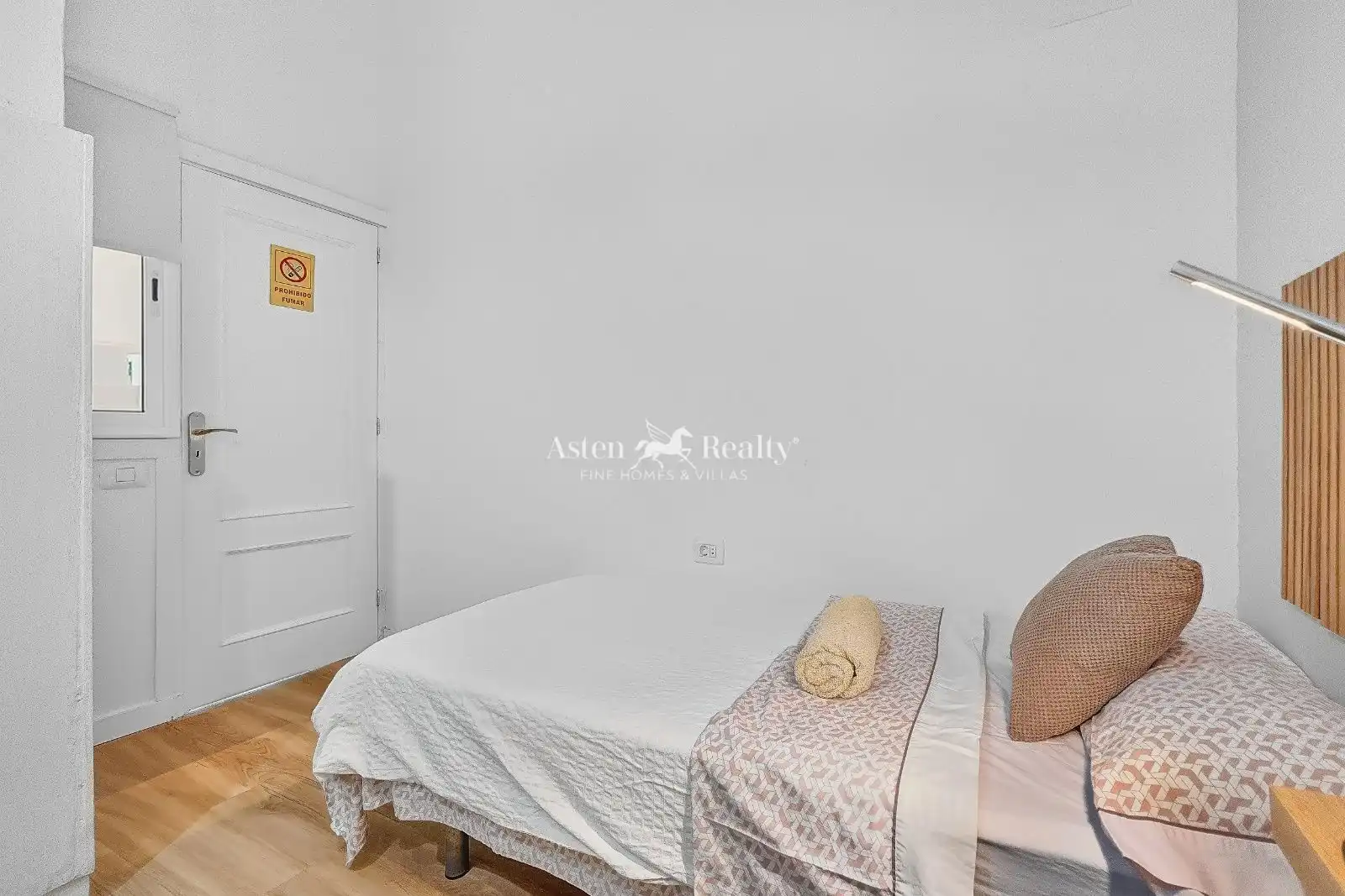 Bedroom of Apartments for sale in Alcalá