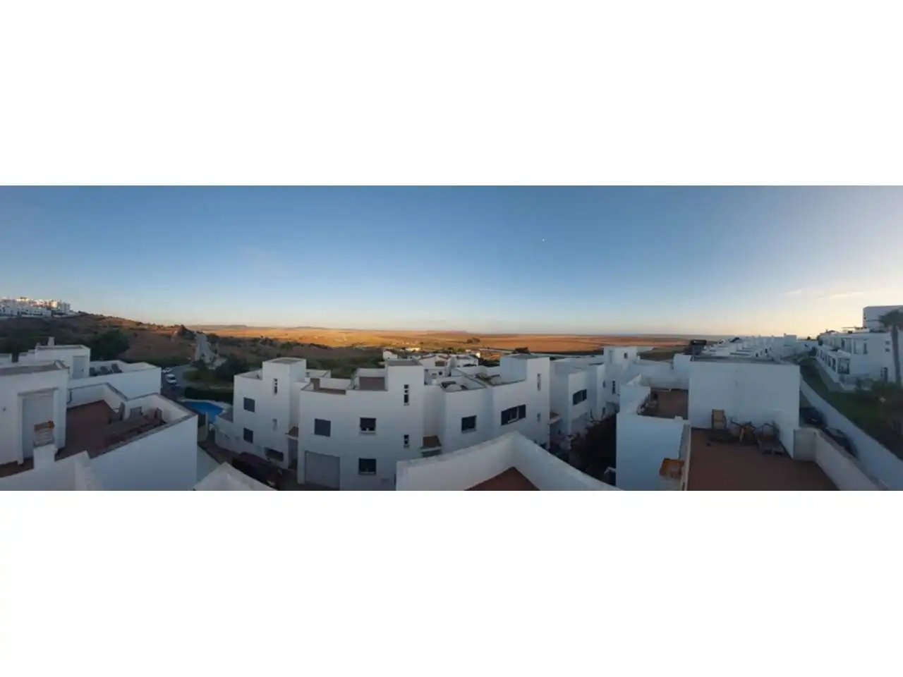 Vista exterior de Casa o chalet en venta en Conil de la Frontera con Calefacción, Terraza y Piscina comunitaria