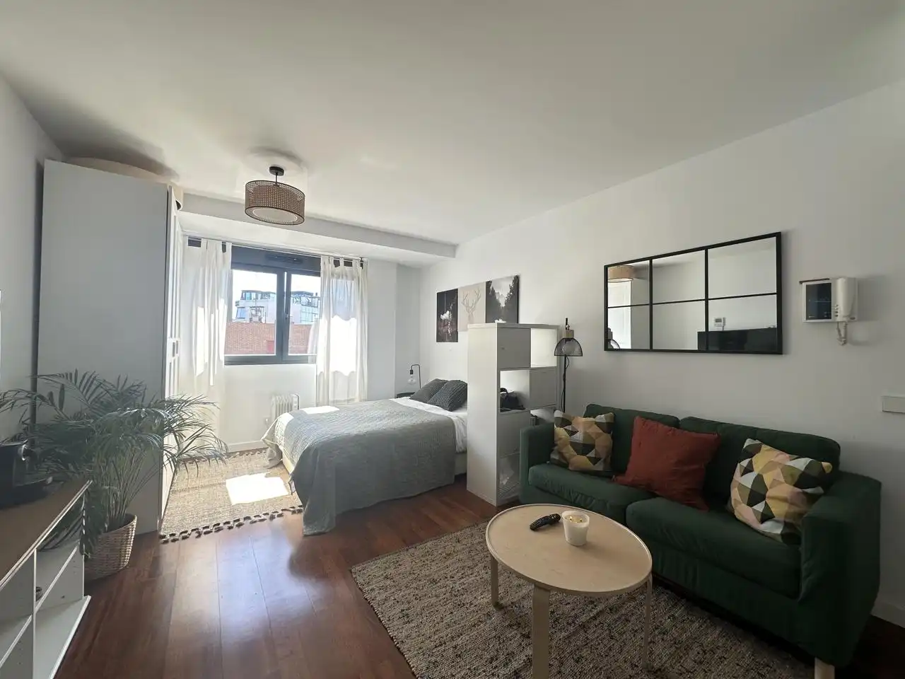 Habitación de Estudio de alquiler en  Madrid Capital con Aire acondicionado y Amueblado
